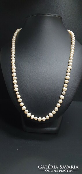 Baroque string of pearls. With certification.