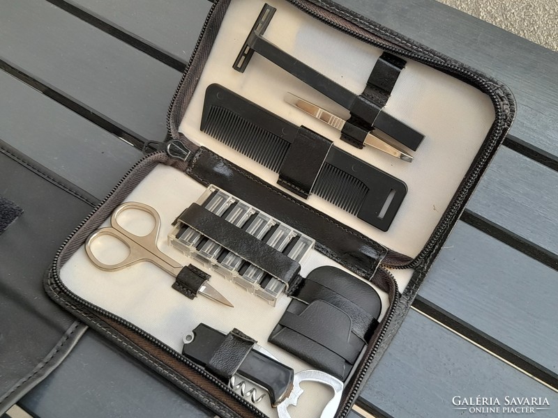 3 pieces never used travel set in a box