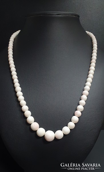 Noble coral necklace. With certification.