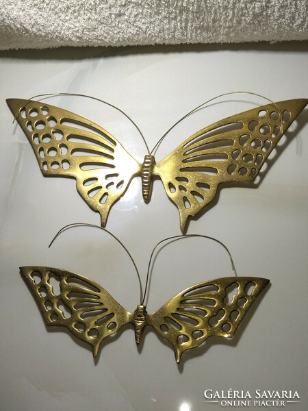 2 pieces of beautiful copper butterfly can be mounted on the wall
