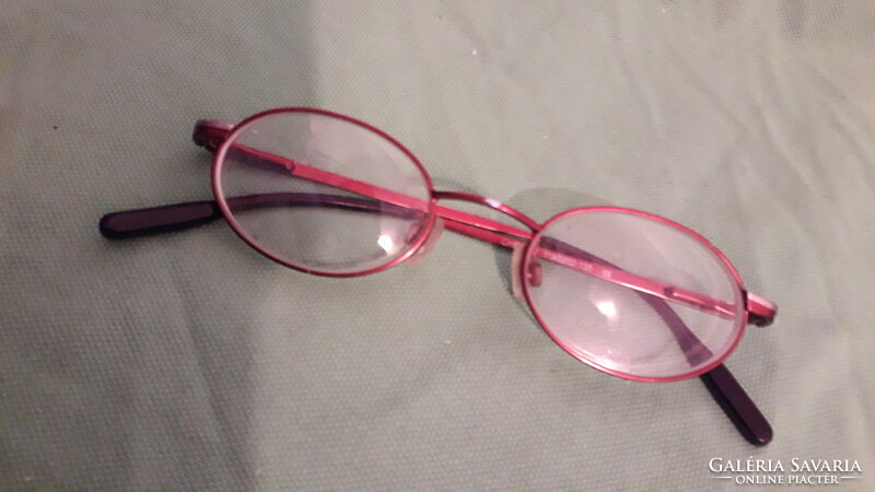 Minőségi üveglencsés női CHEVIGNON szemüveg kb. 1 -s a képek szerint 3.