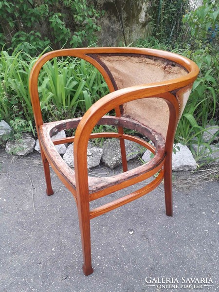 Thonet chair / Marcel Kammerer.