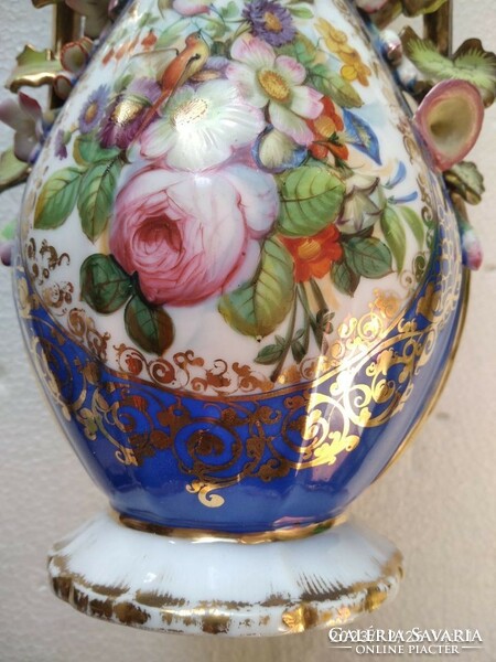 Porcelán váza.