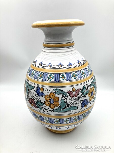 Gazdagon díszített, kézi festésű Habán mintás nagyméretű váza, 37 cm