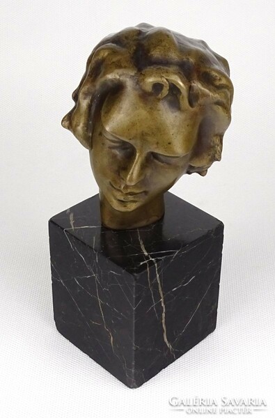 1Q907 XX. századi művész : Női fej bronz kisplasztika 17.5 cm