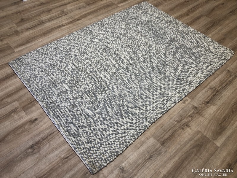 Hand-woven thick wool rug, 143 x 200 cm