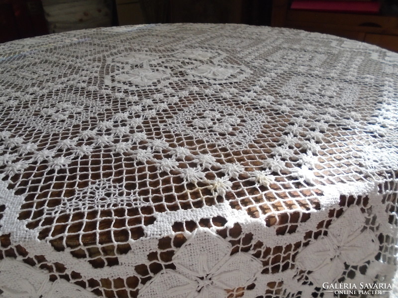 Rece lace tablecloth dia. 155 Cm.