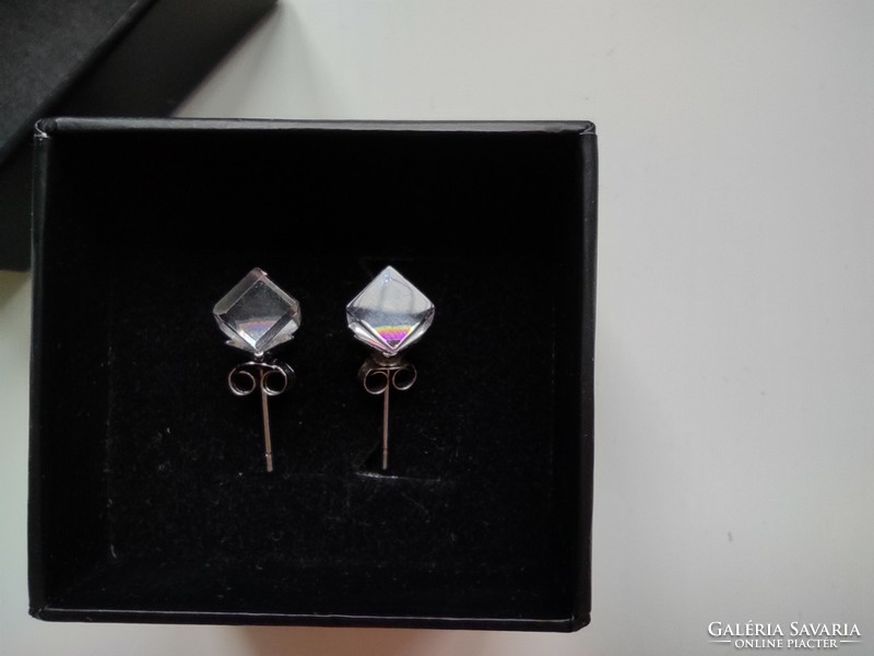Silver earrings with polished crystal