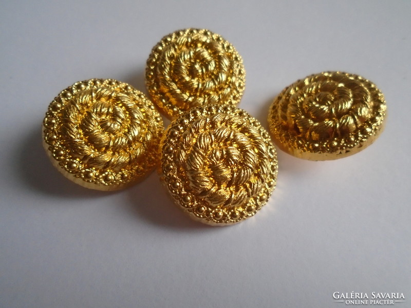 4 Pcs. Gold-colored button with hair braid pattern.