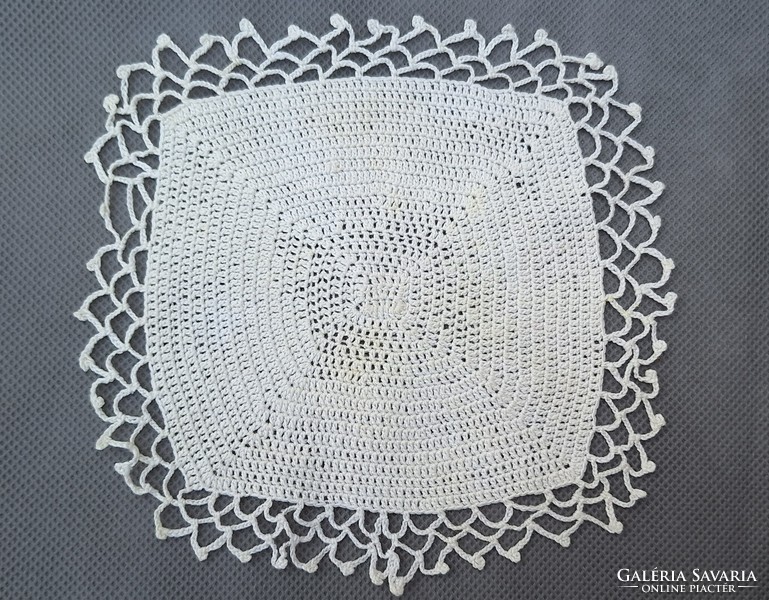 Old lace porcelain, under decorative object 16 x 16 cm.