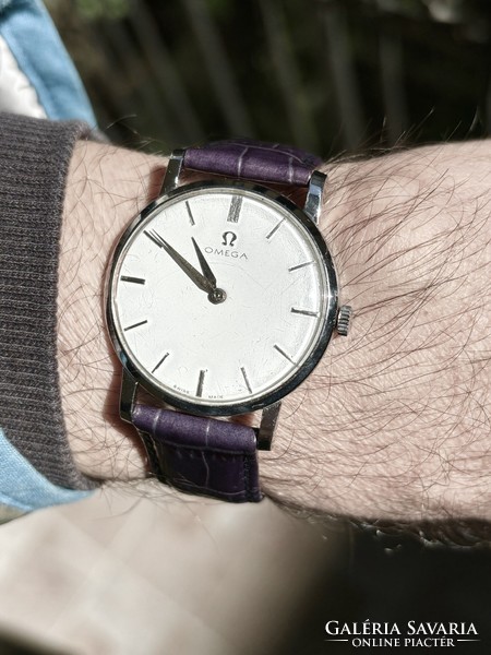 Beautiful white dial with 2 showy omega purple straps, accurate from the factory! Factory box! 32.5 Mm k.N.