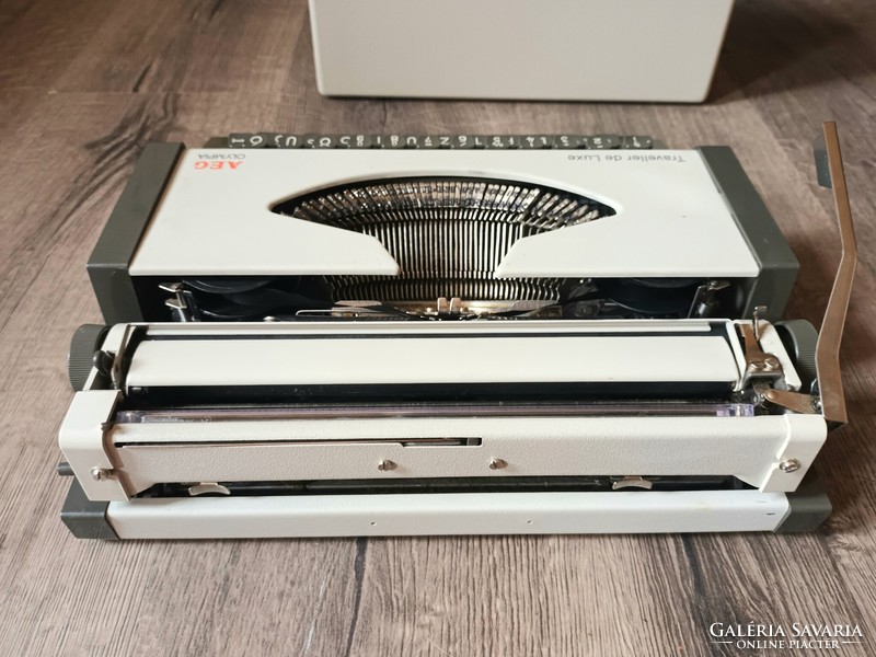 OLYMPIA - Traveller de Luxe retró írógép