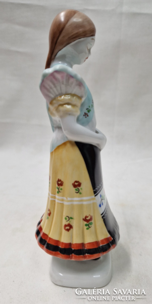 Hollóházi népviseletes lány porcelán figura hibátlan állapotban 16 cm.