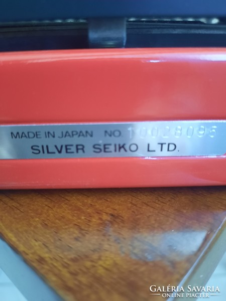 Seiko Silver Reed Silverette japán hordozható,  mechanikus  táskaírógép 1970-ből hibátlan állapotban