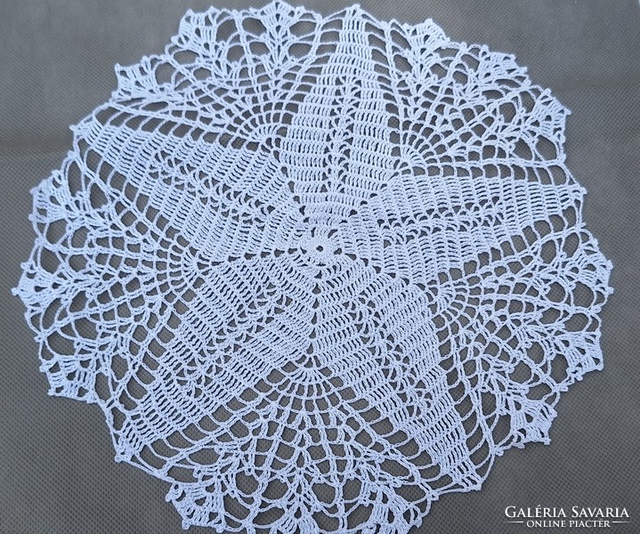 Old lace tablecloth, needlework 33 cm.