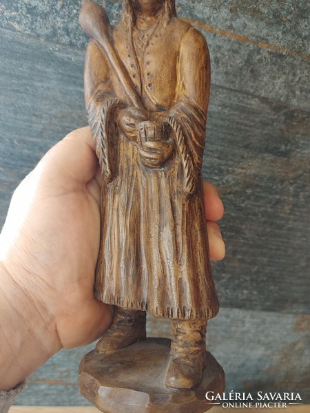 Homolya Róbert kerámia szobor - Paraszt  lopótökkel  25 cm