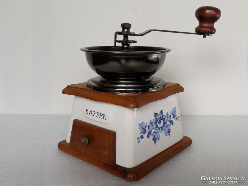 Vintage porcelán és fa aljú kávédaráló
