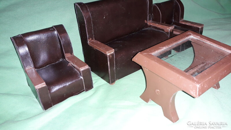 Régi játék fa babaszoba bútor BŐR ÜLŐGARNITÚRA + ÜVEGASZTAL 12-18 cm EGYBEN a babákhoz képek szerint