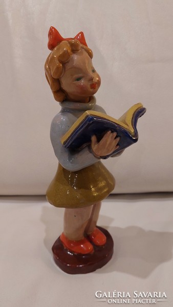 Kerámia szobor, könyvet olvasó lány, 22.5 cm