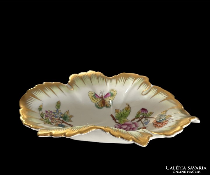 Leaf-shaped decorative bowl with Victoria pattern from Herend