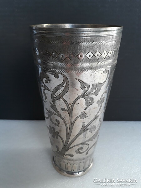 Antik ezüstözött alpakka váza / kupa kézi vésett mintával