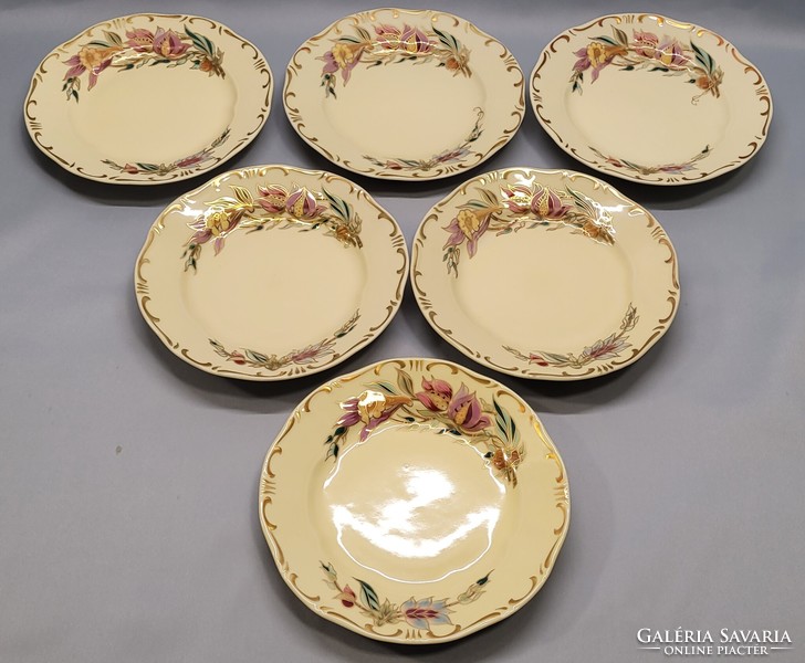 6 small plates with Zsolnay flower pattern