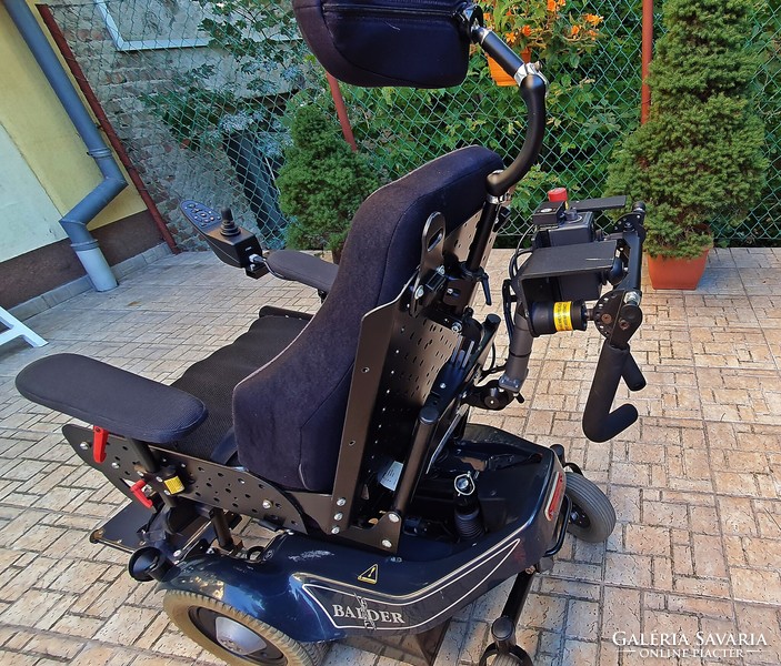 Outdoor electric wheelchair with joystick. Used, in excellent condition, for street, garden, terrace.