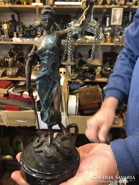 Justitia, az igazság Istennője - bronz szobor, szecessziós, 24 cm-es.