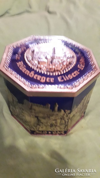 Nagyon szép NÜRNBERG süteményes nyolcszögletű barokk dombor jelenetes fém dísz doboz 14 x 13 cm