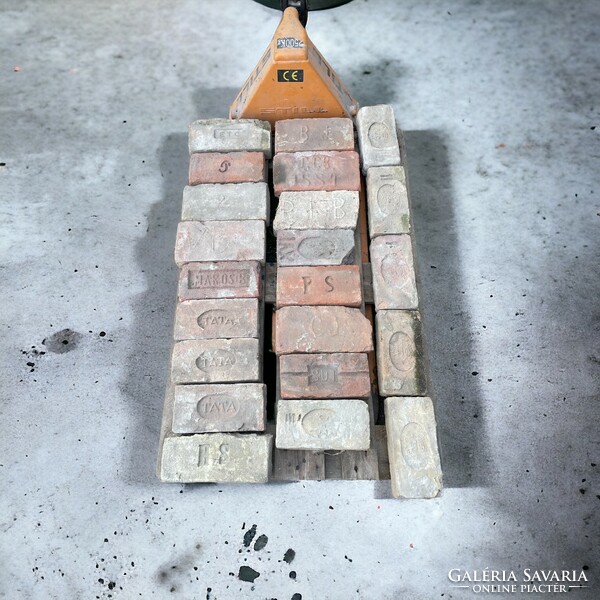 280+ pieces of retro, loft, industrial design broken, crested bricks mixed together