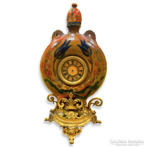 Historizing Zsolnay table clock