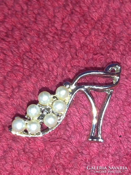 1 darab régi bross kitűző Ékszer 1960as évekből kis magassarkú cipő gyöngyökkel