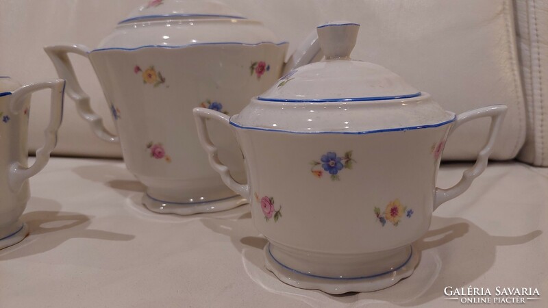 Zsolnay porcelán kisvirágos, kék csíkos teás kiöntők és cukros