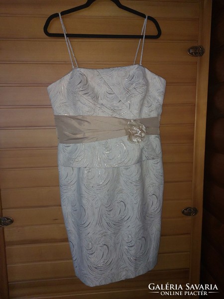Beige-gold strappy casual size 18 dress. It's just washed. Chest: 50 cm, waist: 47 cm, length from armpit: 75 cm.