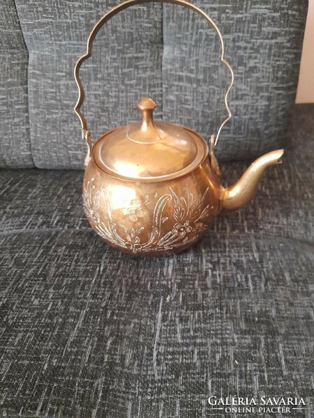 Tea pot with engraved decoration