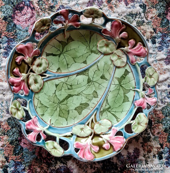 Antique majolica plate with openwork rim - znaim