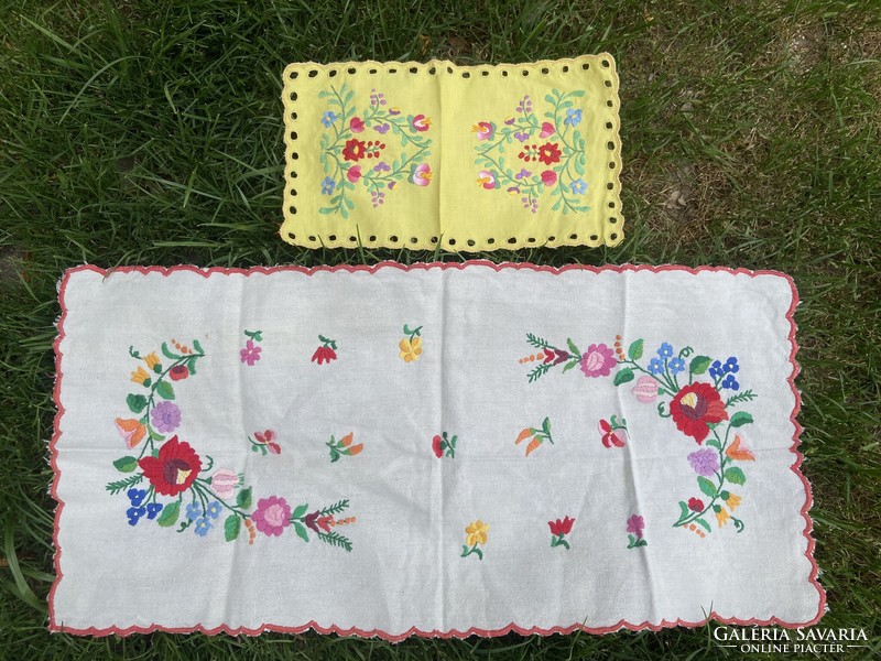 Kalocsa patterned tablecloth