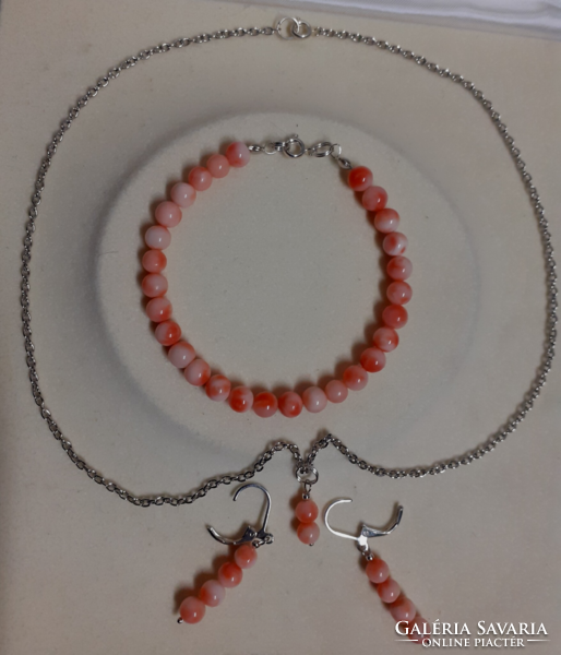 A beautiful coral eye pendant on a steel chain with a matching bracelet and earring set