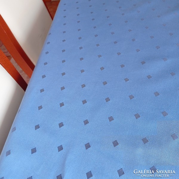 Kékszínű, modern mintás damaszt asztalterítő 130 x 125 cm