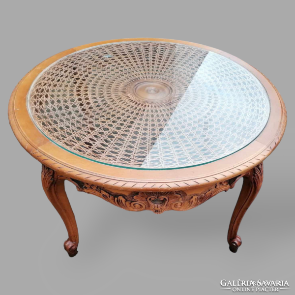Baroque coffee table with glass top