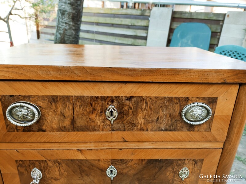 Very nice, 6-drawer, walnut veneered antique chest of drawers / chest of drawers
