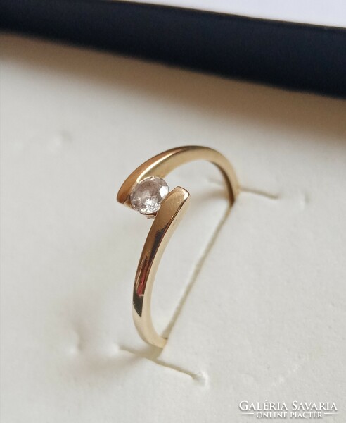 14K beautiful ring with modern lines