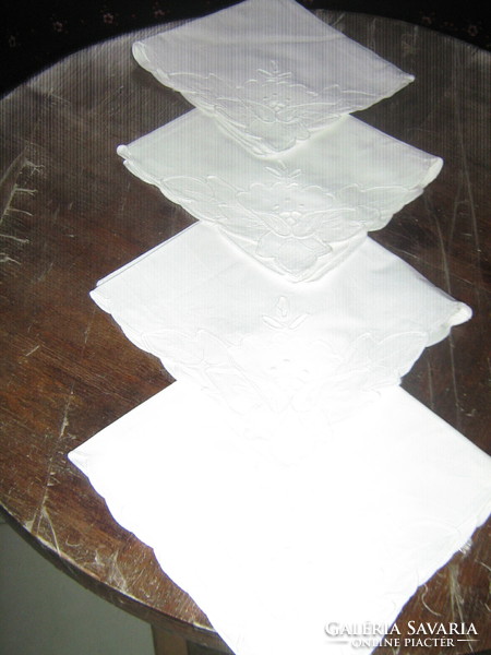 Charming rosette napkin