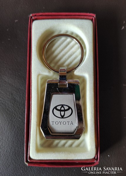 Nemesacél Toyota kulcstartó