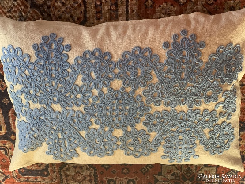 Decorative pillow with a nice written pattern