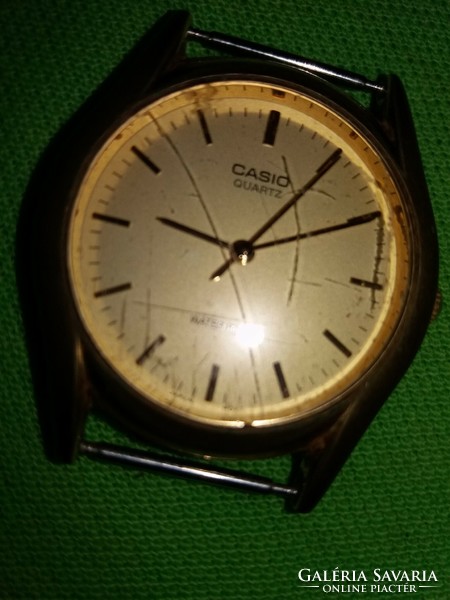 Old casio quartz battery and without watch strap, not tested according to the pictures