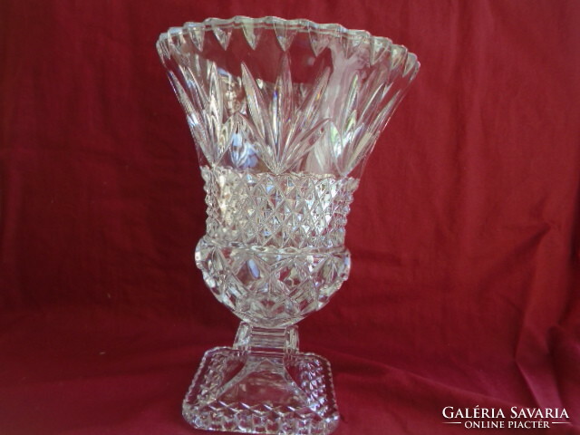 Nagyméretű csiszolt talpas kristály váza serleg formájú AJKAI? öblös szájjal hibátlan vitrin darab