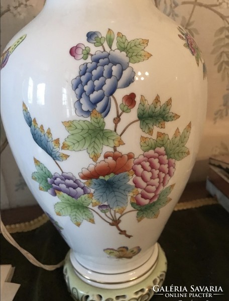 Herend large porcelain lamp with Victoria pattern, including a 72 cm high shade