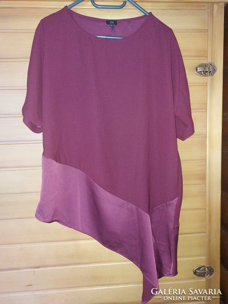River island s oversized asymmetric casual. I recommend a larger size. Chest: 56 cm, waist: 52 cm.