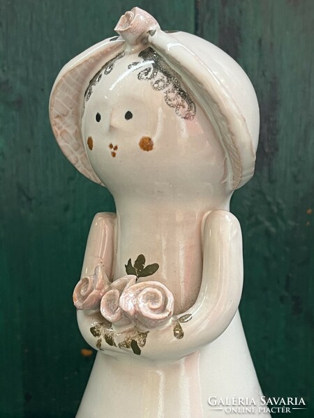 Éva Kumpost ceramic lady